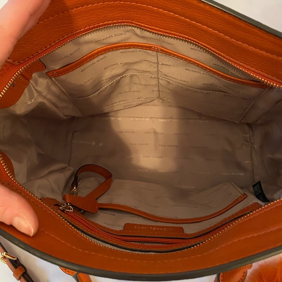 Micheal Kors Large Leather Hamilton Bag - Picture 4 of 8